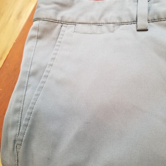 Nike Golf Standard Fit Men's Dri-Fit Gray Shorts 5 Pockets Size 38 - Picture 2 of 8